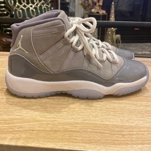 Kids Jordan 11 cool grey size 6